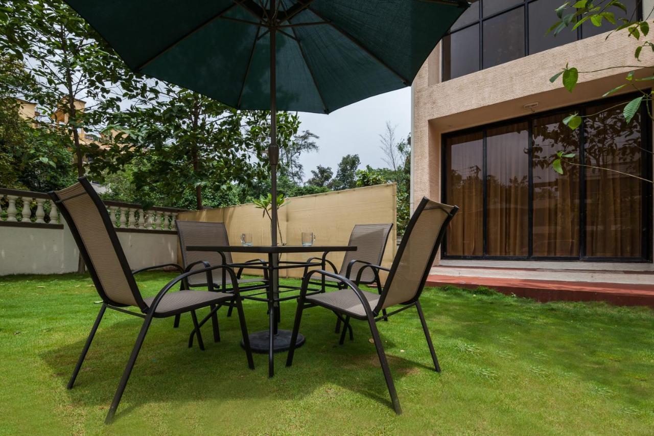 Stayvista'S Greenwoods Villa 10 - City-Center Villa With Private Pool, Terrace, Lift & Carrom Board Lonavala Exteriör bild