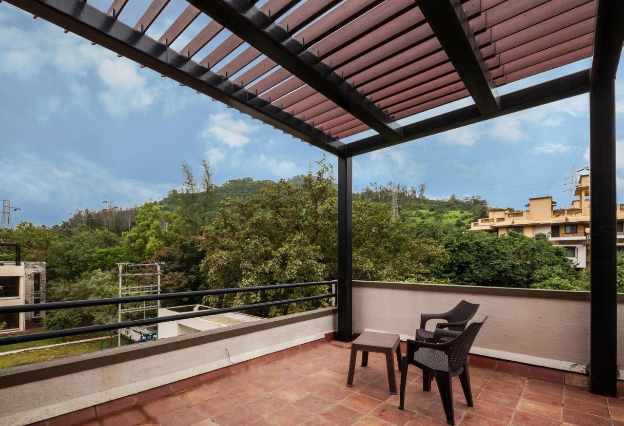 Stayvista'S Greenwoods Villa 10 - City-Center Villa With Private Pool, Terrace, Lift & Carrom Board Lonavala Exteriör bild